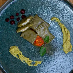 Agnolotti Verde de Queijo Cabra e Pesto de Nozes