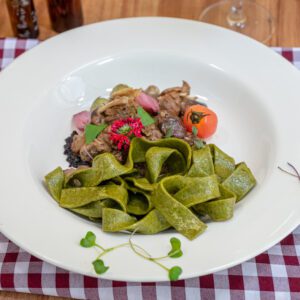 Carne ao Vinho Tinto com Parpadelle Verde