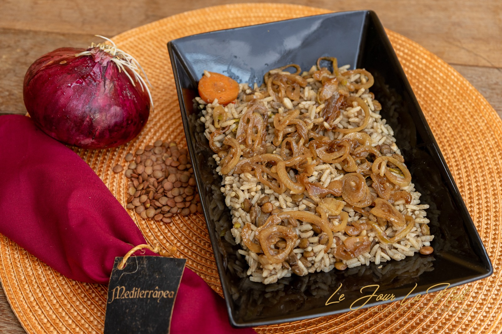 MIJADRA (ARROZ COM LENTILHA E CEBOLA CARAMELIZADA)