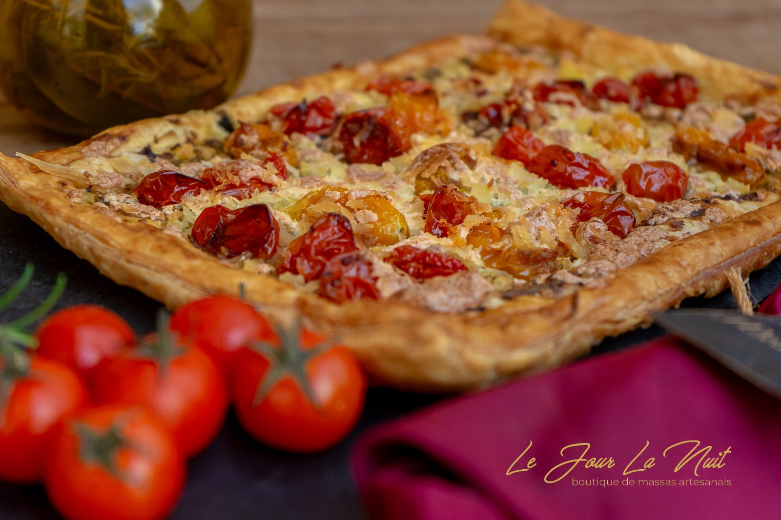 Tarte Folhada de Tomate Cereja , Scamoza defumada e Pesto de Manjericão - Imagem 2